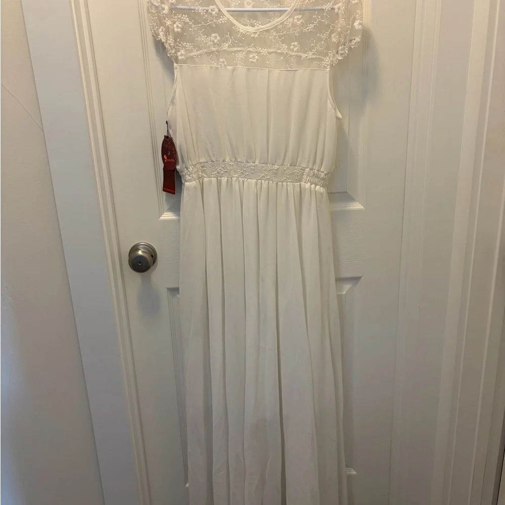 Chic White Lace Maxi Dress - Picture 2 of 4